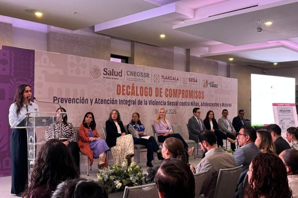 Firma #SESA el decálogo de Compromisos para la Prevención y Atención Integral de la Violencia Sexual en Niñas, Adolescentes y Mujeres de Tlaxcala.